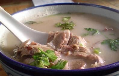 羊肉湯滋補無膻味，廚師長親授幾招，羊肉嫩滑醇香